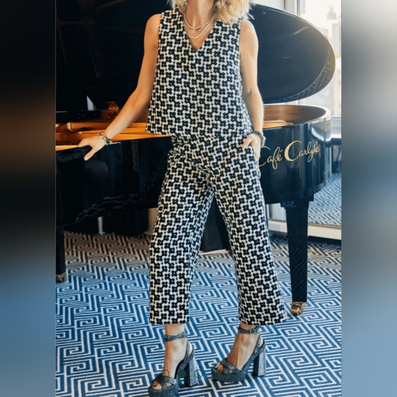 BURU Tops - BURU  Woven Le V Mod Top Olive